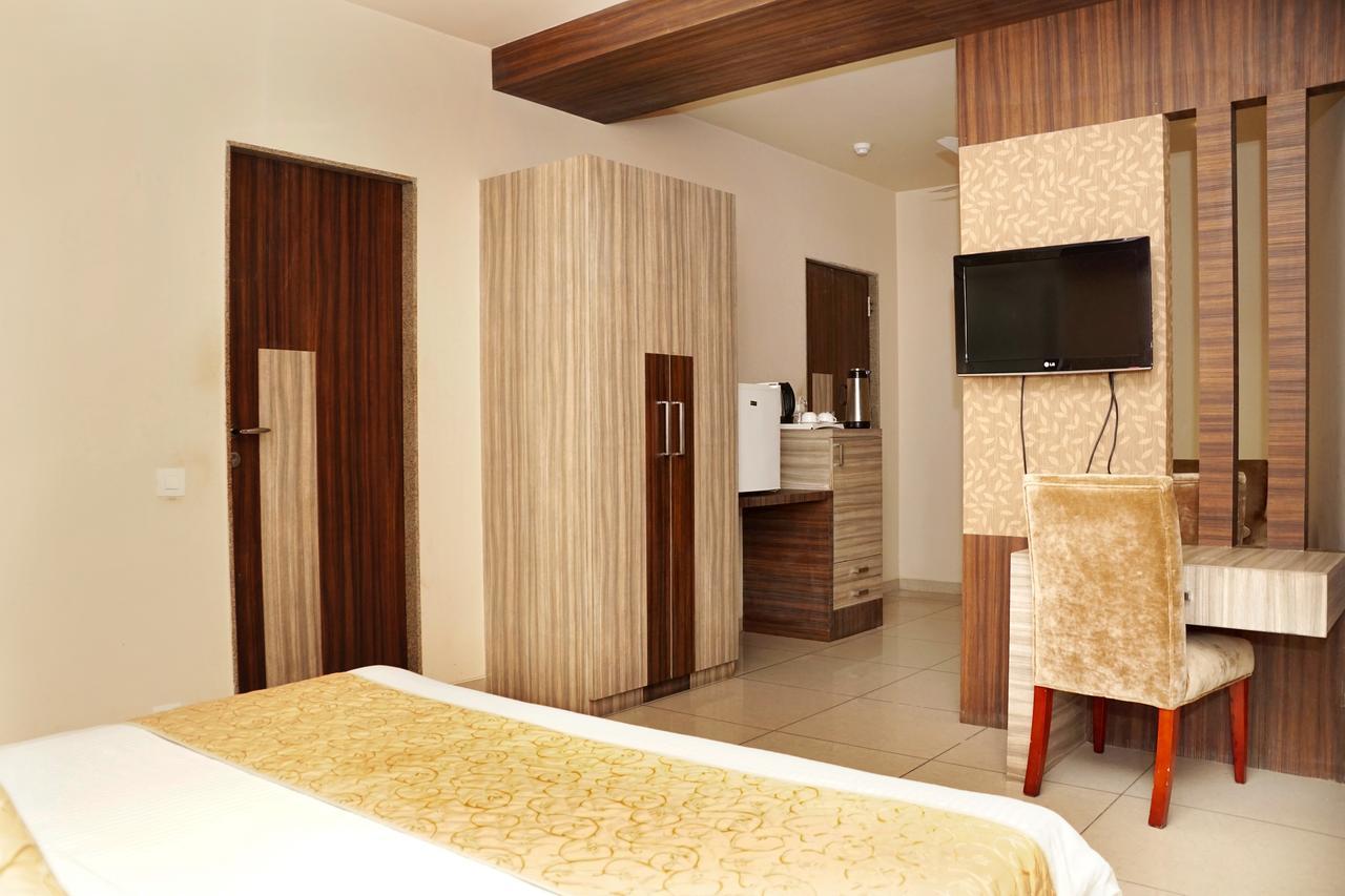 Hotel Gormoh Ahmedabad Extérieur photo